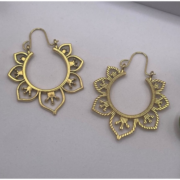 1 LEFT! Antiqued Gold Hoop Earrings - Picture 3 of 3